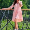 Asymetryczna rozkloszowana sukienka mini - pudrowy róż