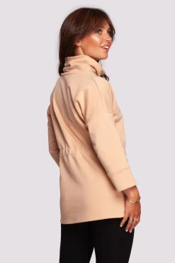 Bluza z golfem o przedłużonym kroju - beżowa