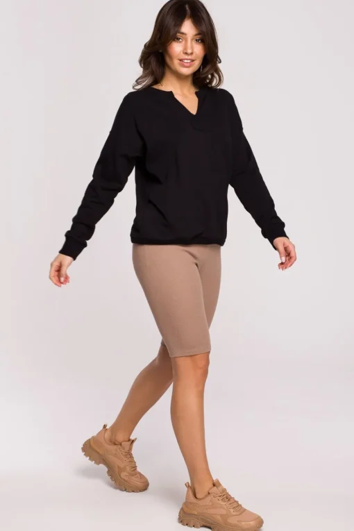 Bluza z wycięciem w dekolcie - czarna