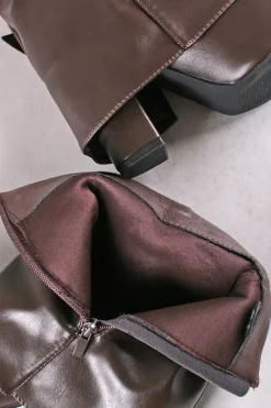 Buty do kostek z ozdobną klamrą Dorottea - brązowe