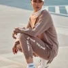 Czapka z daszkiem i haftem "good vibes" - biała