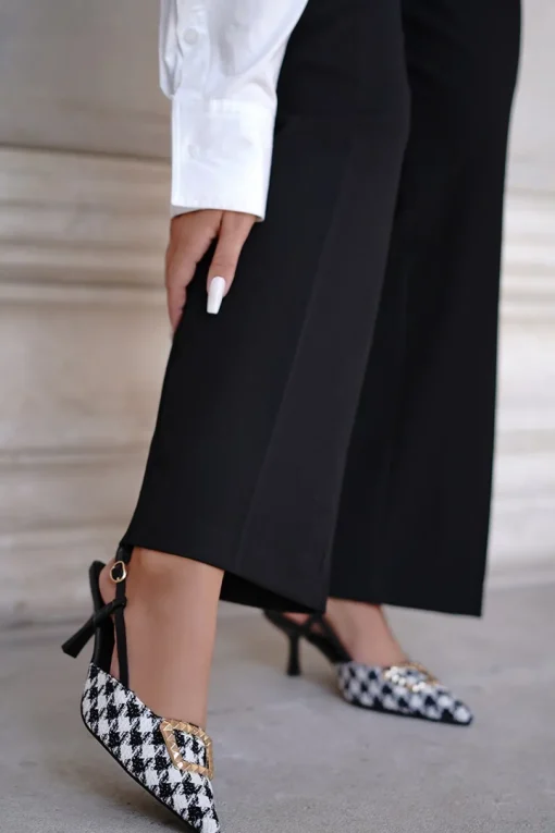 Czółenka slingback na cienkim obcasie Amanda - czarno-białe