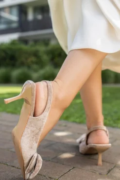 Czółenka slingback na cienkim obcasie Zara - beżowe