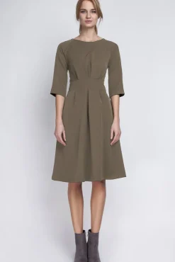 Dopasowana w talii sukienka damska - khaki