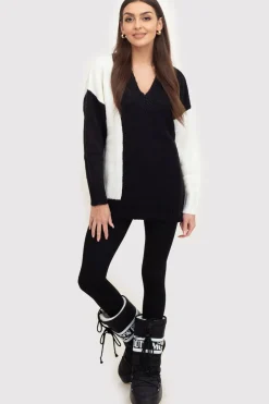 Dwukolorowy sweter z dekoltem V - czarny
