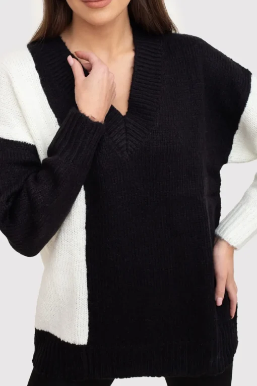 Dwukolorowy sweter z dekoltem V - czarny
