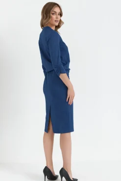 Dzianinowa sukienka ołówkowa z dekoltem V – denim