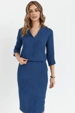 Dzianinowa sukienka ołówkowa z dekoltem V – denim
