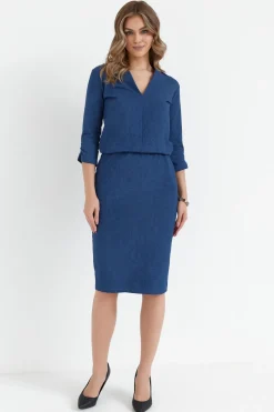 Dzianinowa sukienka ołówkowa z dekoltem V – denim