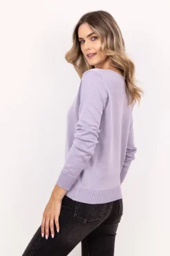 Dzianinowy sweter z dekoltem w serek – liliowy