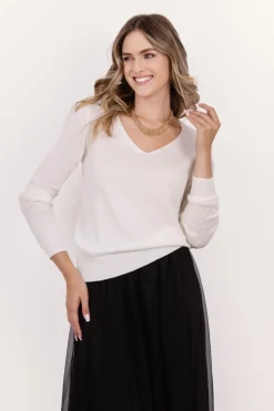 Dzianinowy sweter z dekoltem w serek – ecru