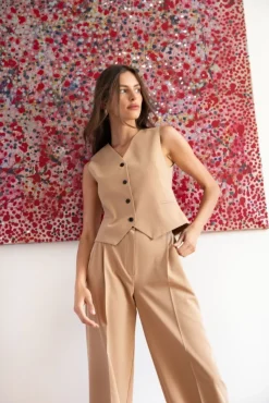 Elegancka kamizelka damska - kamelowa