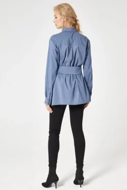 Elegancka koszula wiązana w pasie - jeansowa