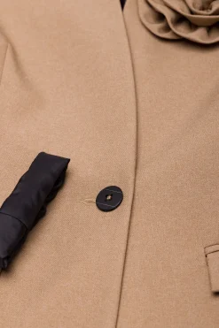 Elegancka marynarka damska bez kołnierza - beżowa