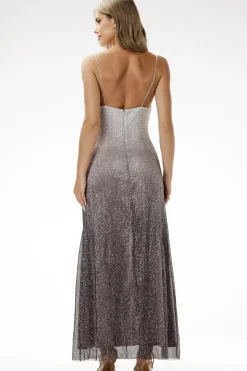 Elegancka sukienka cekinowa maxi na ramiączkach - srebrna