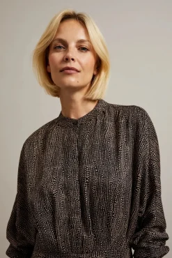 Elegancka sukienka midi w drobne kropki - czarna