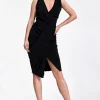 Elegancka sukienka midi z drapowaniem - czarna