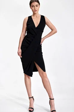 Elegancka sukienka midi z drapowaniem - czarna