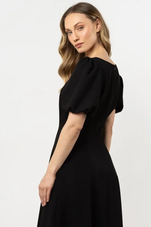 Elegancka sukienka rozkloszowana - czarna