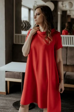 Elegancka sukienka trapezowa - malinowa