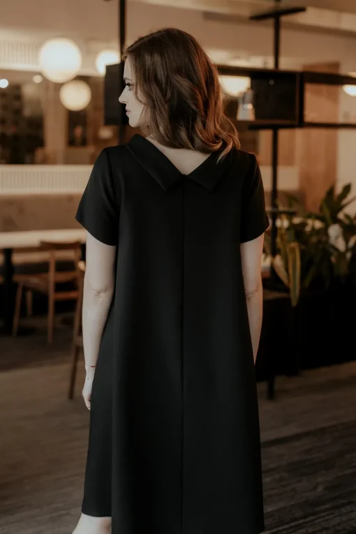 Elegancka sukienka trapezowa - czarna
