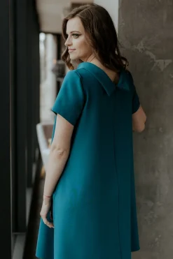 Elegancka sukienka trapezowa - szmaragdowa