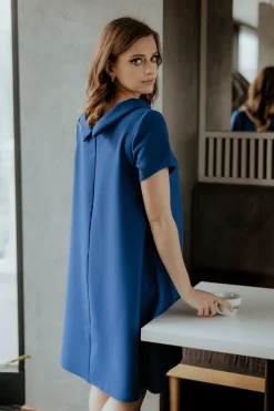 Elegancka sukienka trapezowa - granatowa