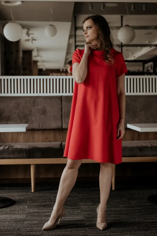 Elegancka sukienka trapezowa - malinowa