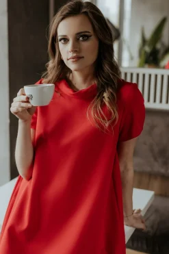 Elegancka sukienka trapezowa - malinowa