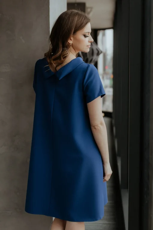Elegancka sukienka trapezowa - granatowa