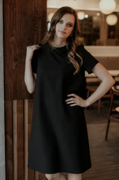 Elegancka sukienka trapezowa - czarna