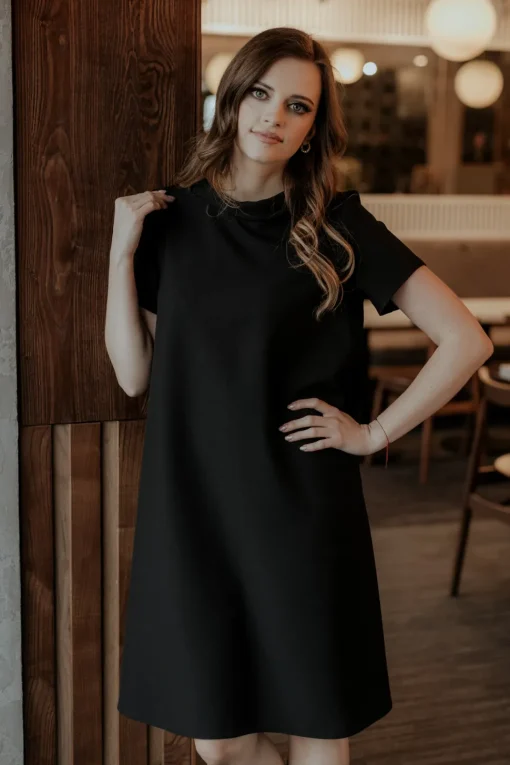 Elegancka sukienka trapezowa - czarna