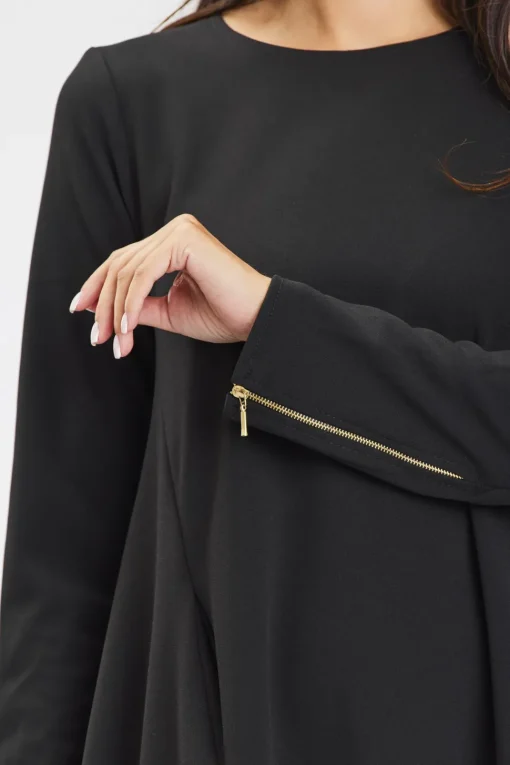 Elegancka sukienka trapezowa z długimi rękawami – czarna