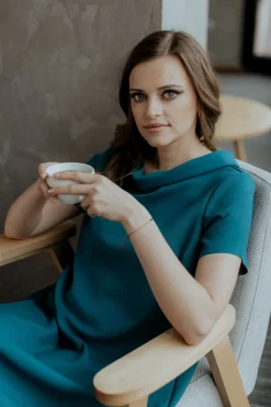 Elegancka sukienka trapezowa - szmaragdowa