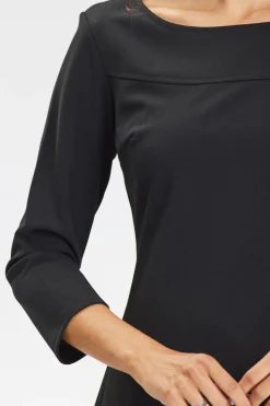 Elegancka sukienka trapezowa z długimi rękawami – czarna