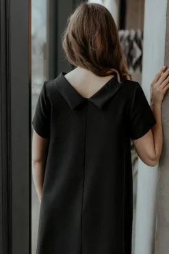 Elegancka sukienka trapezowa - czarna