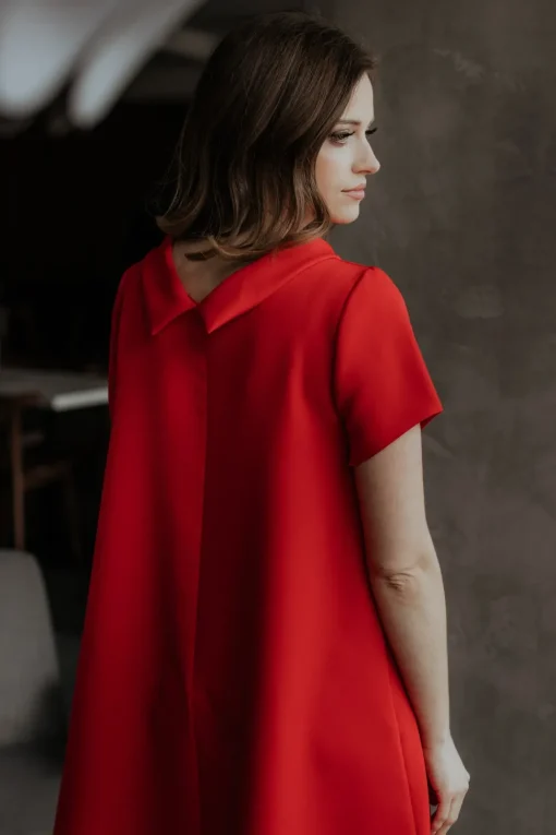Elegancka sukienka trapezowa - malinowa