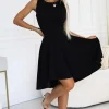 Elegancka sukienka z asymetrycznym dołem - czarna