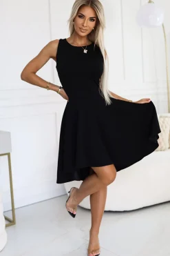 Elegancka sukienka z asymetrycznym dołem - czarna