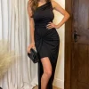 Elegancka sukienka z ozdobnym wiązaniem - czarna