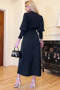 Elegancka sukienka z rozcięciem na nogę - czarna