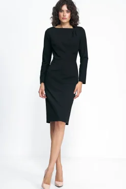Elegancka sukienka z zakładkami w dekolcie - czarna