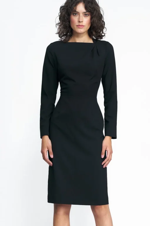 Elegancka sukienka z zakładkami w dekolcie - czarna