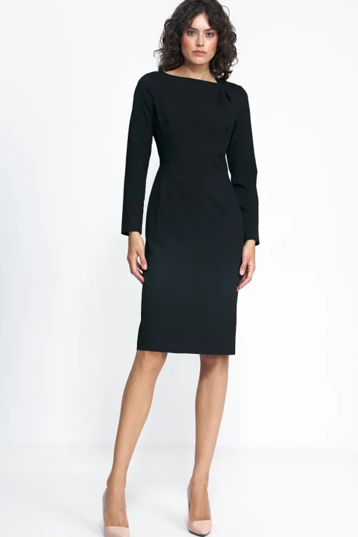 Elegancka sukienka z zakładkami w dekolcie - czarna