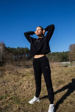 Kobiece spodnie joggery ze ściągaczem - czarne