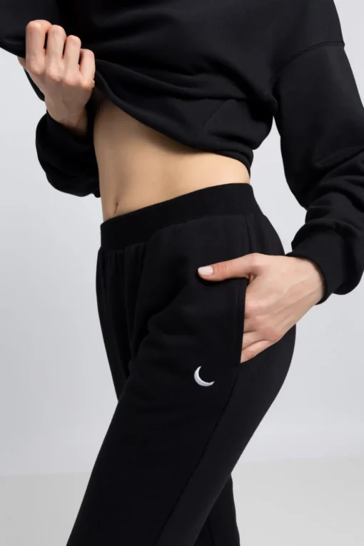 Kobiece spodnie joggery ze ściągaczem - czarne