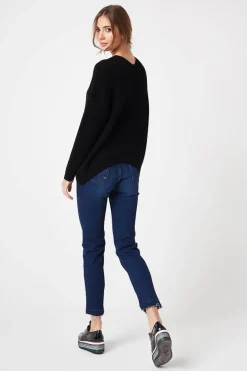 Kobiecy sweter w serek - czarny