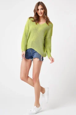 Kobiecy sweter w serek - limonkowy