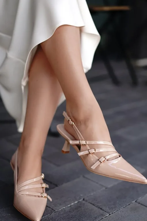 Lakierowane czółenka slingback Lorraine - ciemnobeżowe