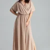 Lekko rozkloszowana sukienka kimono - beżowa